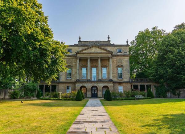 A grand manor house in Bath