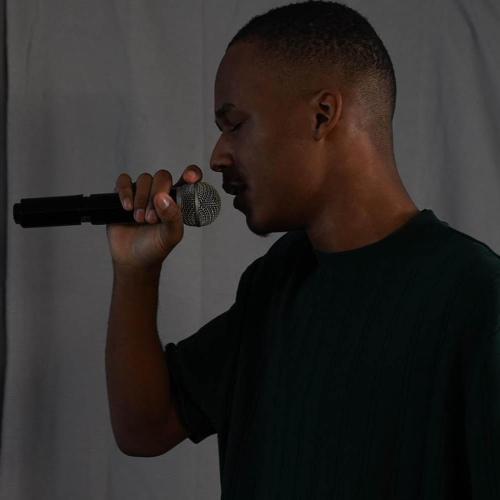 Dreaon singing into a microphone