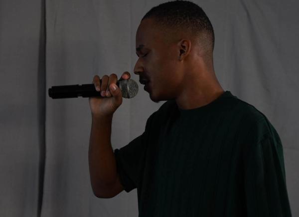 Dreaon singing into a microphone