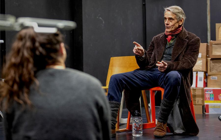 Jeremy Irons speaking to students informally