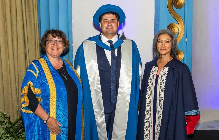 The Vice-Chancellor, honorary graduate and the Chancellor stand in the Forum